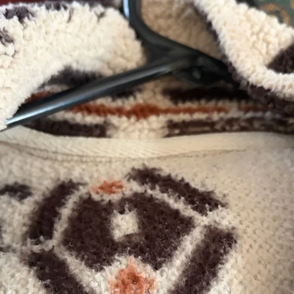 Cozy Patterned Sherpa Jacket - Picture 3 of 3